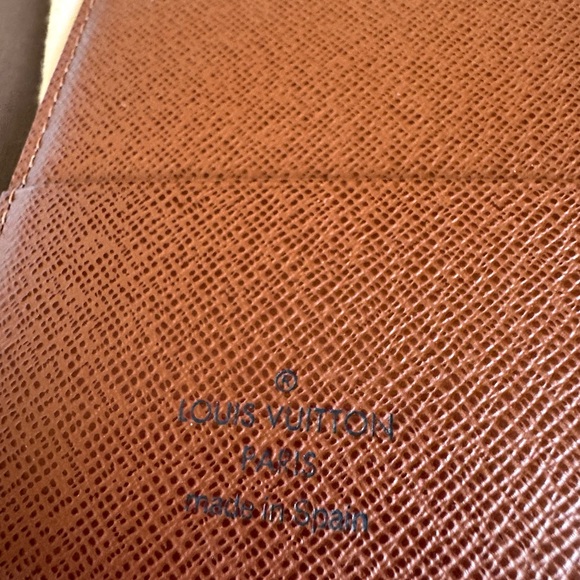 Louis Vuitton Monogram Passport Cover - Picture 4 of 14